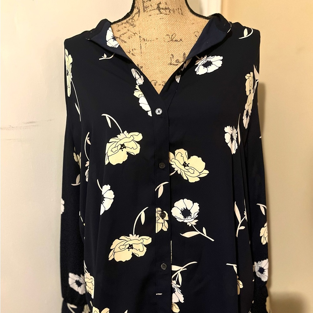 Ann Taylor - Black and Cream Long Sleeve Button Down Shirt